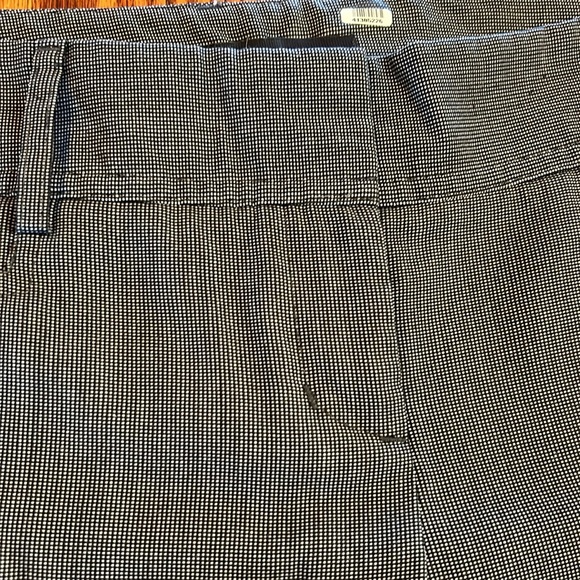 Express Design Studio Black & White Capri Pants Size 2 - Picture 3 of 10